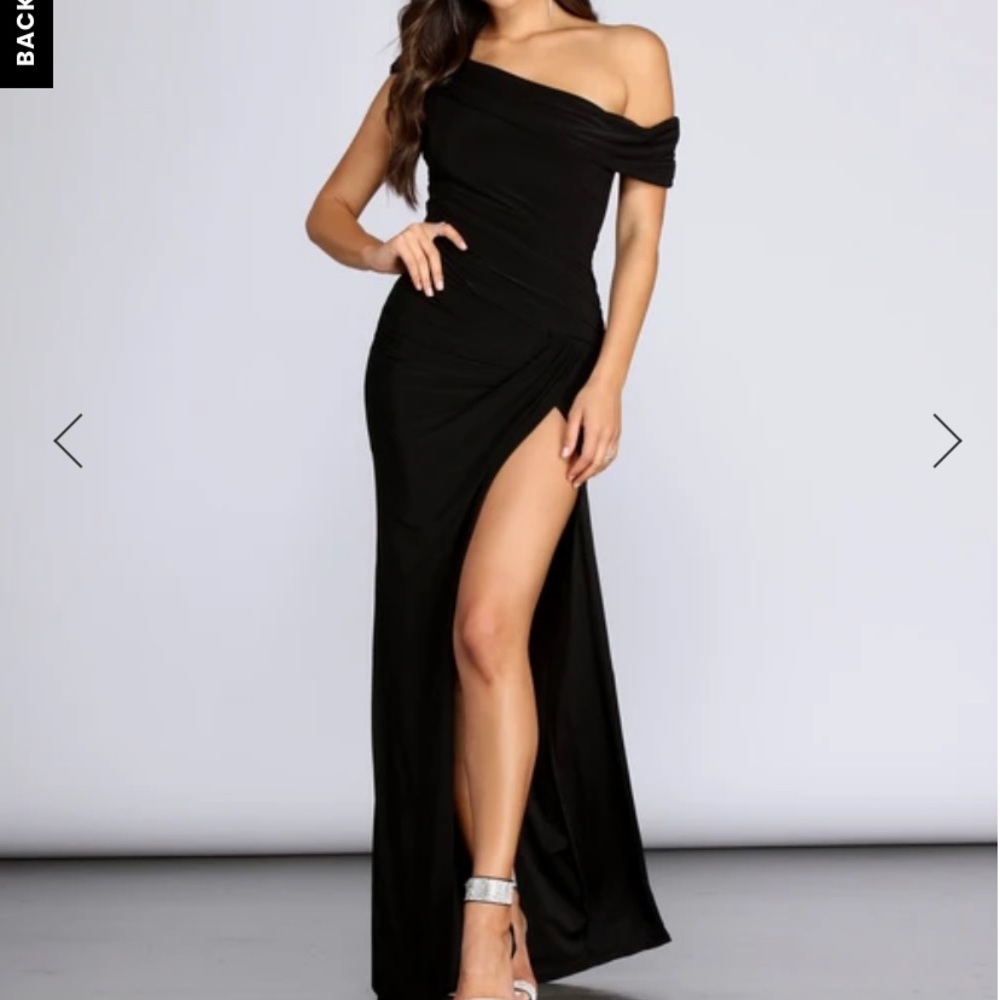 KALEIGH OFF SHOULDER DRESS BLACK MAXI DRESS